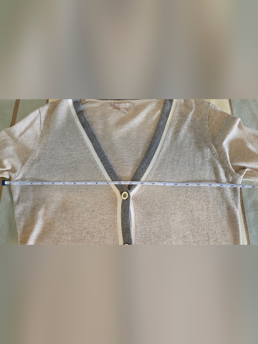 Banana Republic Cardigan. Large. - Picture 4 of 6